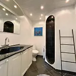 Elegant With Views Of Protected Landscape Hébergement de vacances *