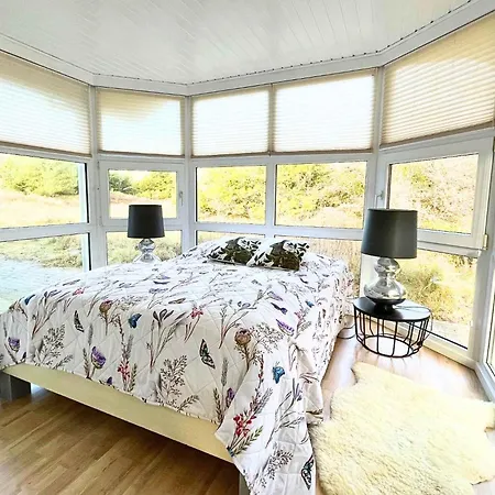 Elegant With Views Of Protected Landscape Hébergement de vacances *