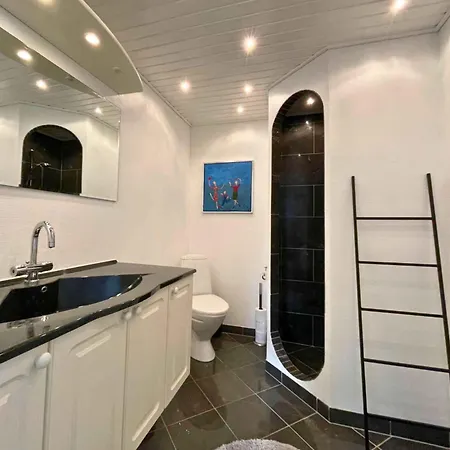 Elegant With Views Of Protected Landscape 펜션 *