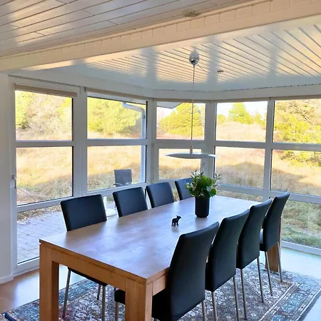 Elegant Hus Med Utsikt över Skyddat Landskap