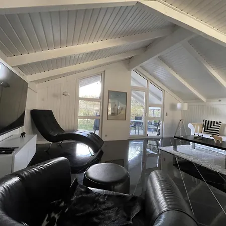 Elegant With Views Of Protected Landscape 펜션